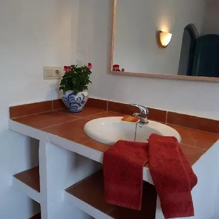 Meleros Andalucian Set In Its Own Land With Beautiful Terraces, Garden & Pool. Villa Olvera